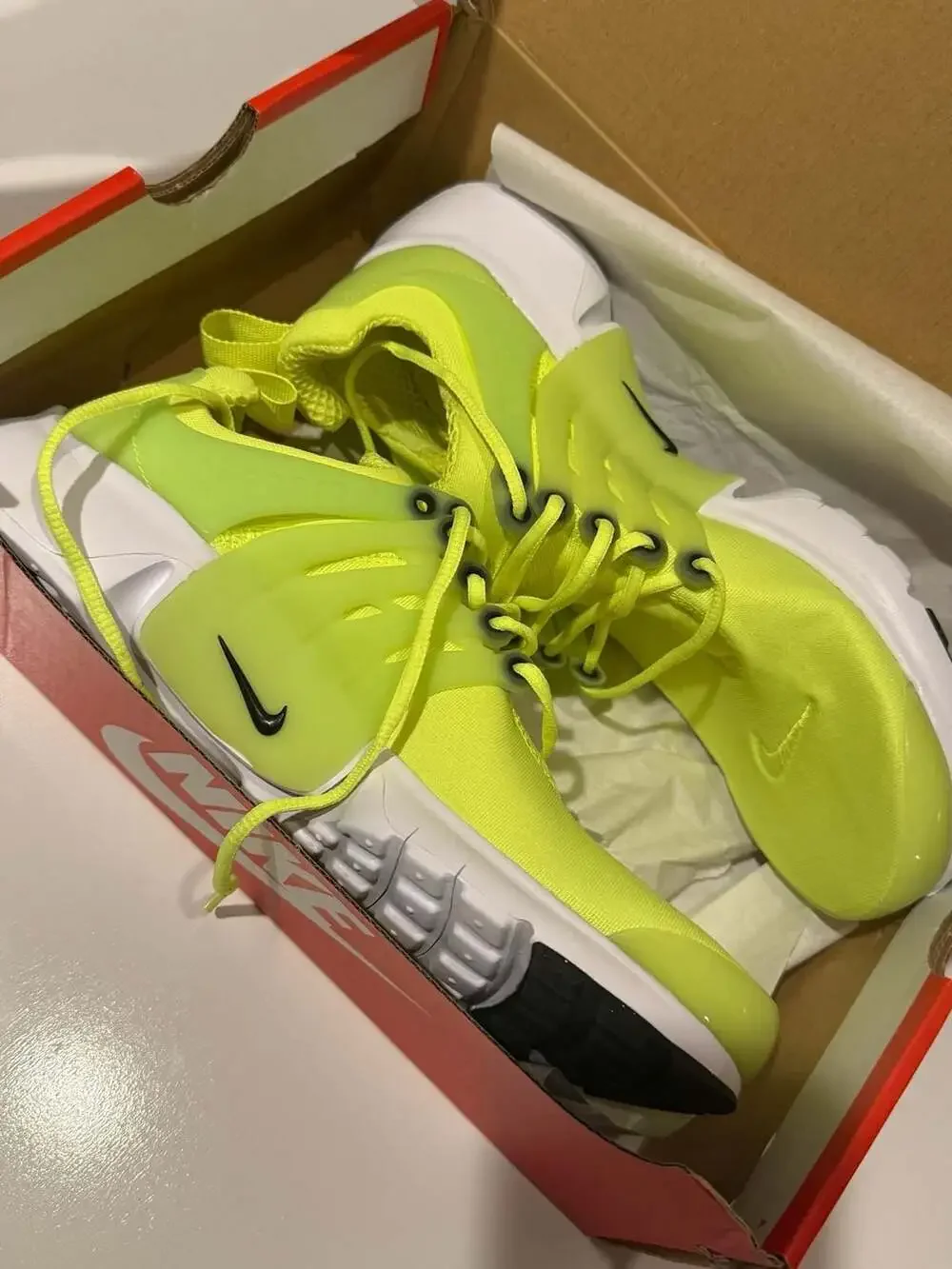 Nike Air Presto Size 5.5 Volt Black White